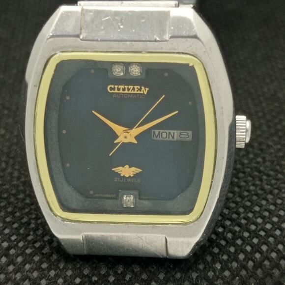 Vintage 1975 Citizen Automatic Womans Silver Watch W/daydate & Gold accents - Picture 3 of 9